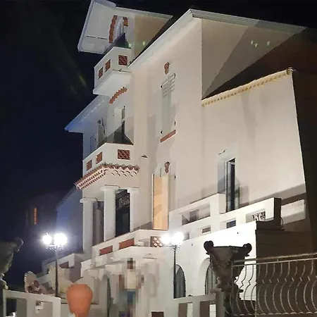 1 Bedroom Nice In Saint-raphael Saint-Raphaël