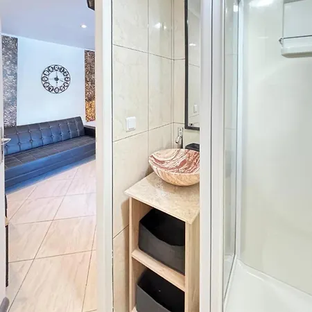 1 Bedroom Nice In Saint-raphael Apartamento *