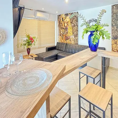 1 Bedroom Nice In Saint-raphael *