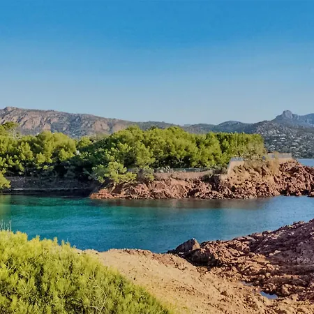 1 Bedroom Nice In Saint-raphael Appartamento